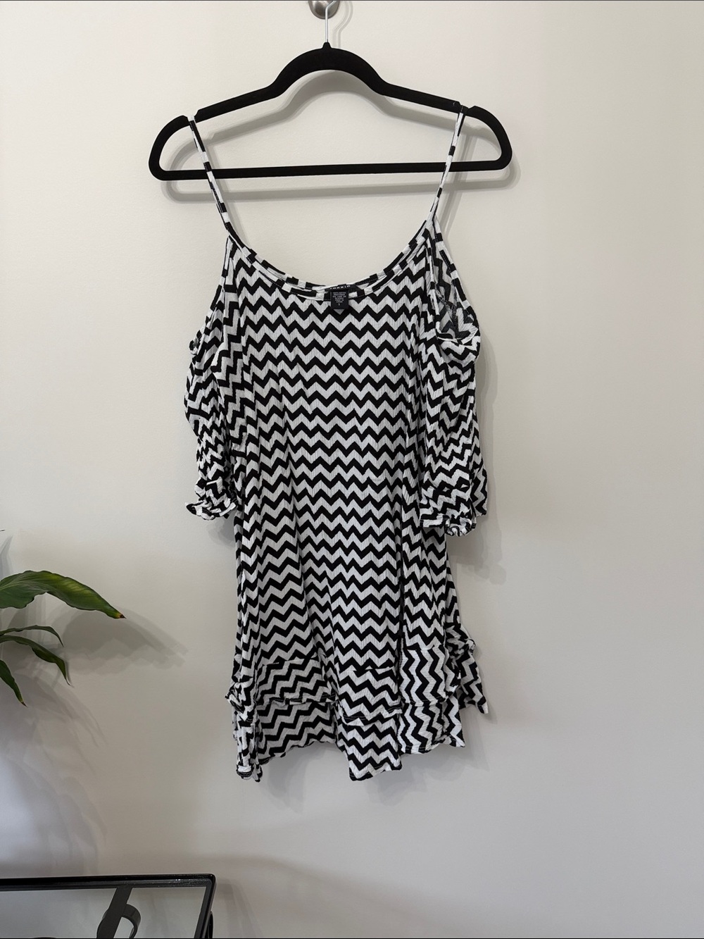 Torrid Women Cold-Shoulder Zigzag Tunic Mini Dress in Black & White Plus Size 1X